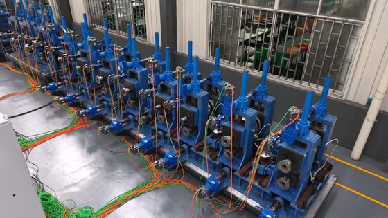 Alloy Steel Pipe Welding Machine With Accumulator Run Out Table